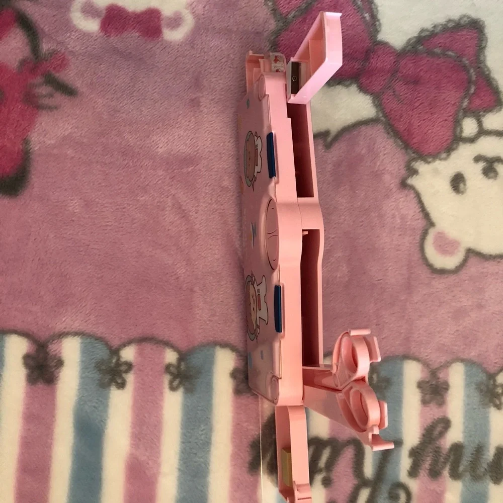 N/A has scissors